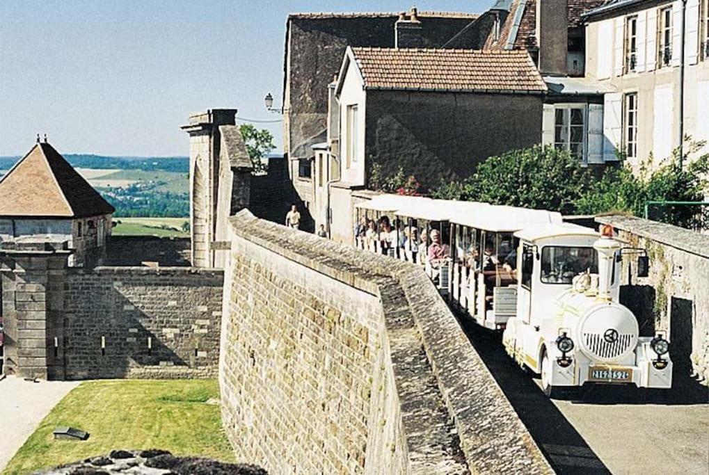 Appartement Proche Des Remparts Langres Exterior photo